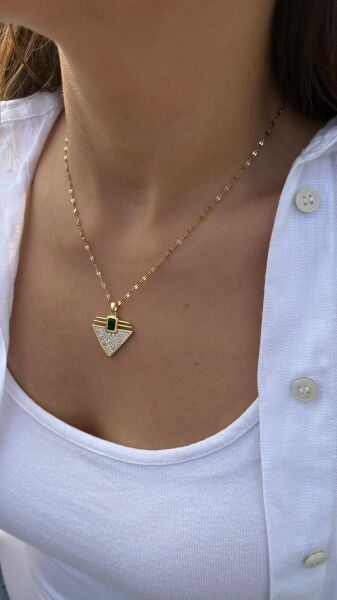 Yeşil Taşlı Üçgen Uçlu Kolye