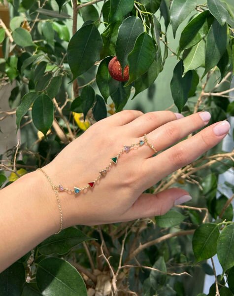 Renkli Taşlı Üçgen Şahmeran