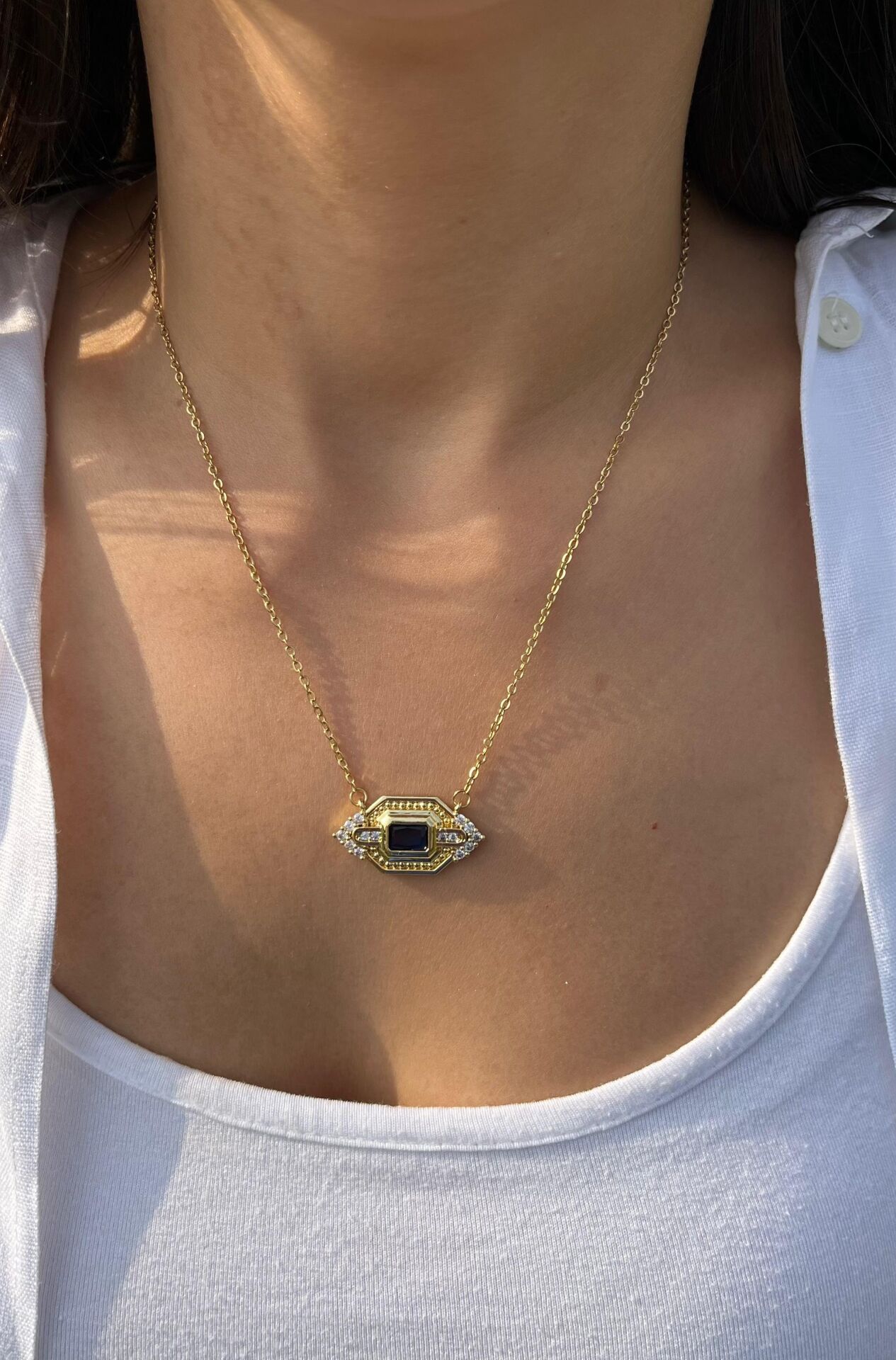 Siyah Taşlı Altıgen Uçlu Kolye