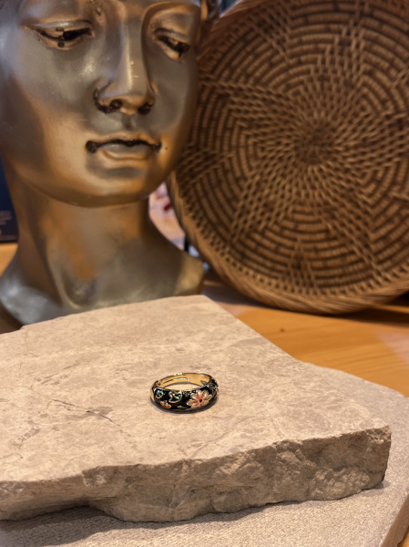 Siyah Mineli Yüzük