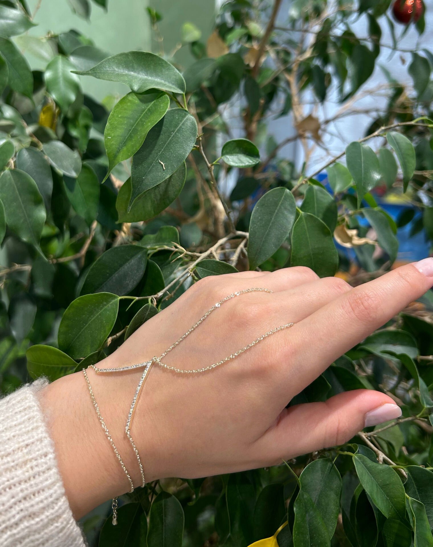 Taşlı Altın Renkli V Şahmeran