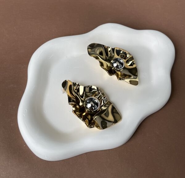 Top ve Yapraklı Altın Renkli Büyük Küpe