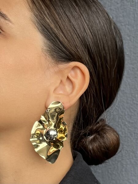 Top ve Yapraklı Altın Renkli Büyük Küpe