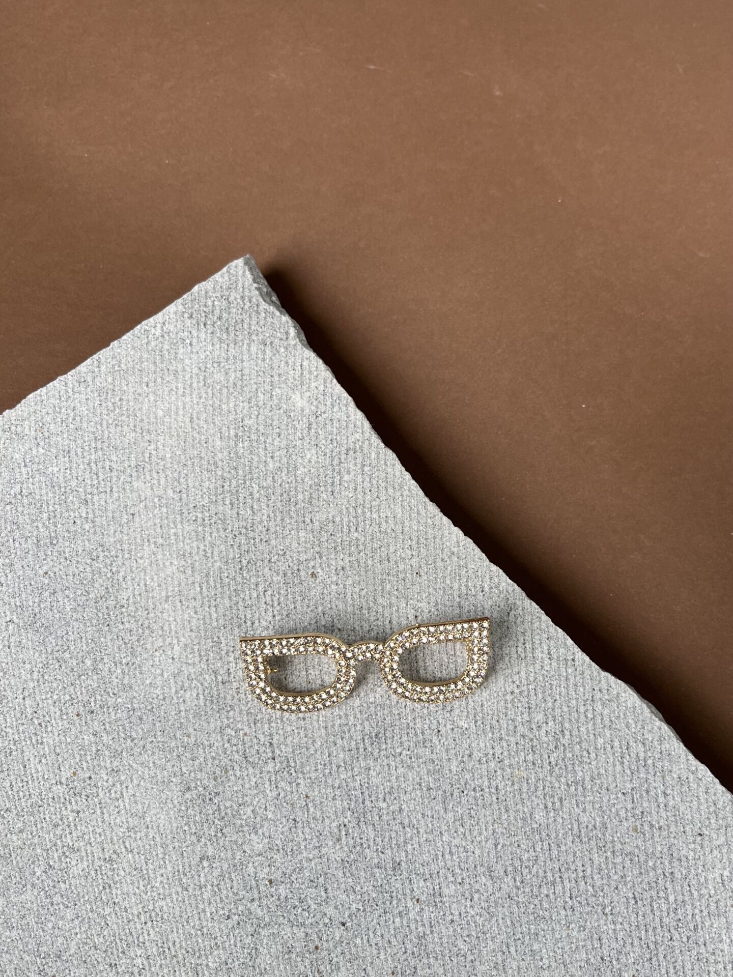 Taşlı Gözlük Broş