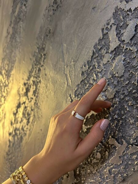 Kırmızı Taşlı Beyaz Şerit Yüzük