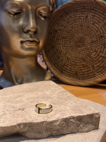 Yeşil Taşlı Beyaz Şerit Yüzük