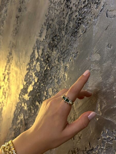 Yeşil Taşlı İşlemeli Yüzük