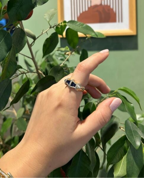 Mavi Taşlı İşlemeli Yüzük