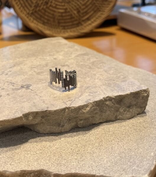 Gümüş Renkli Taşlı Çubuk Yüzük