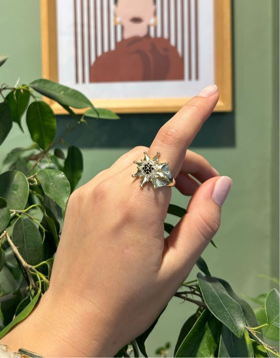 Taşlı Yıldız Uçlu Yüzük