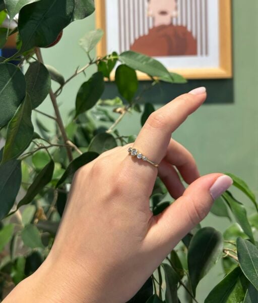 Sıralı Taş İnce Yüzük