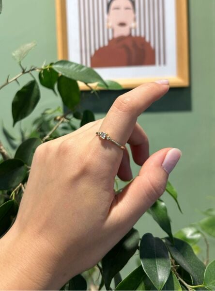 Kare Taşlı İnce Yüzük