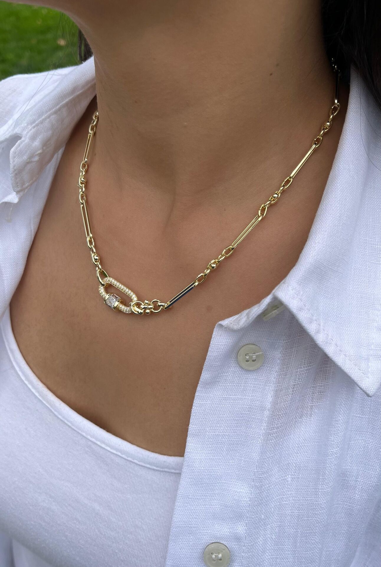 Oval Desen Taşlı Kolye