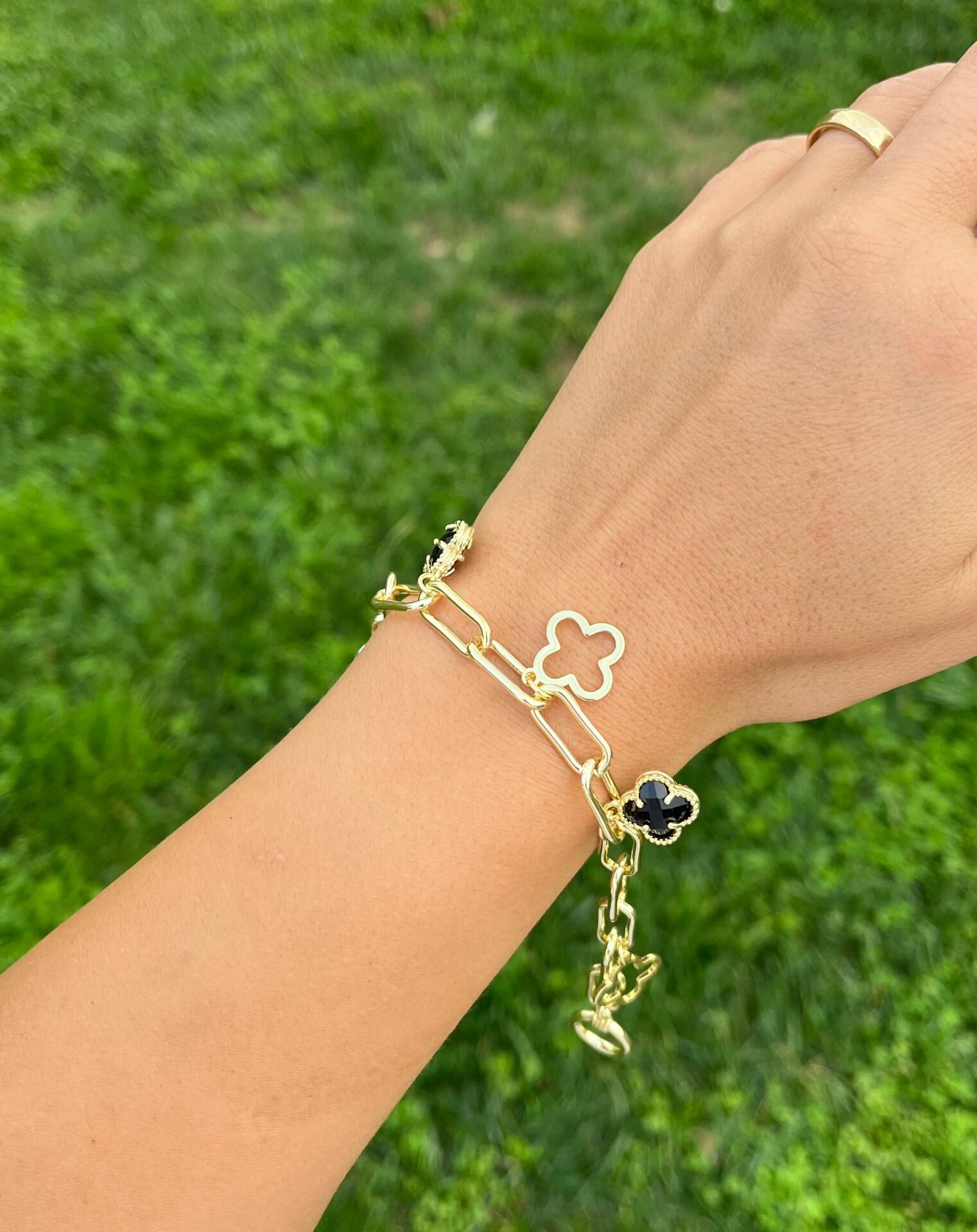 Siyah Taşlı Yonca Bileklik