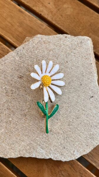 Daisy Brooch