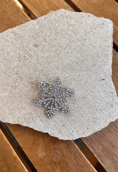 Taşlı Gümüş Kar Tanesi Broş
