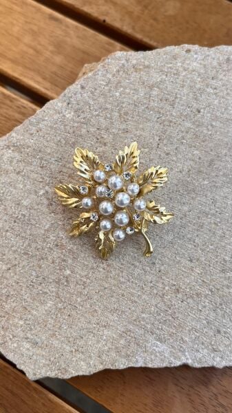Taşlı Yaprak Broş