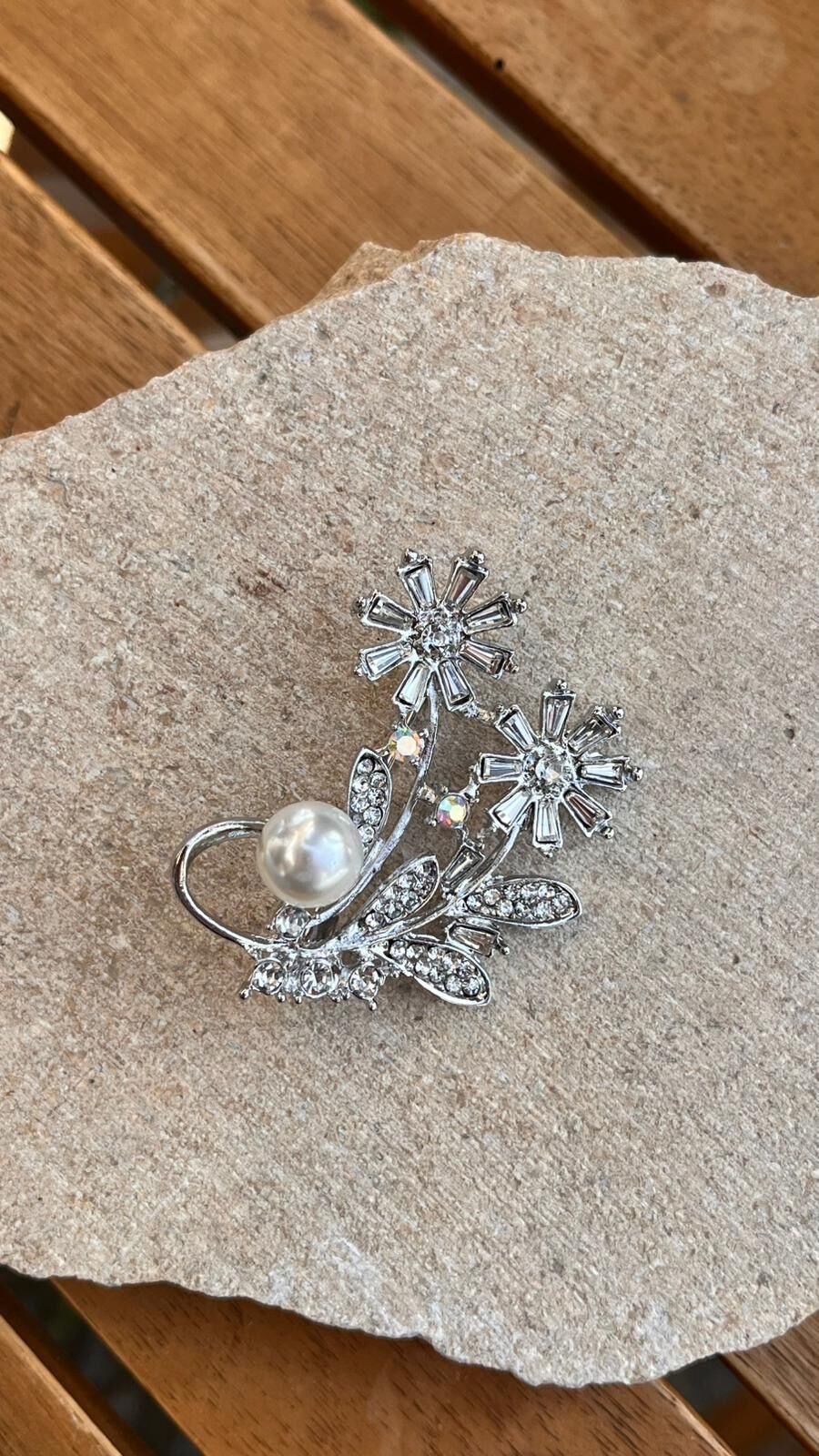 Taşlı Gümüş Çiçekler Broş