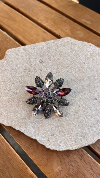 Taşlı Yaprak Broş