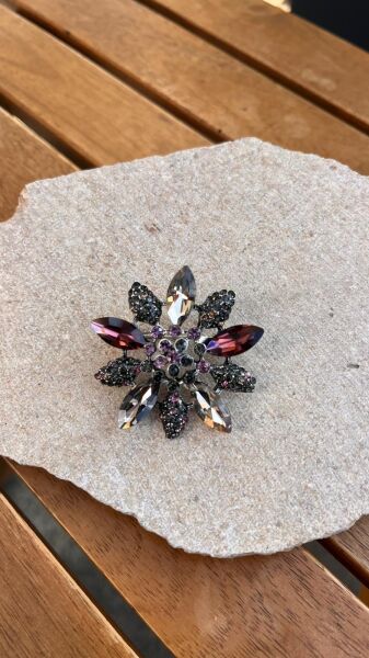 Leaf Brooch with Stones