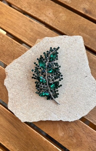 Yeşil Taşlı Yaprak Broş