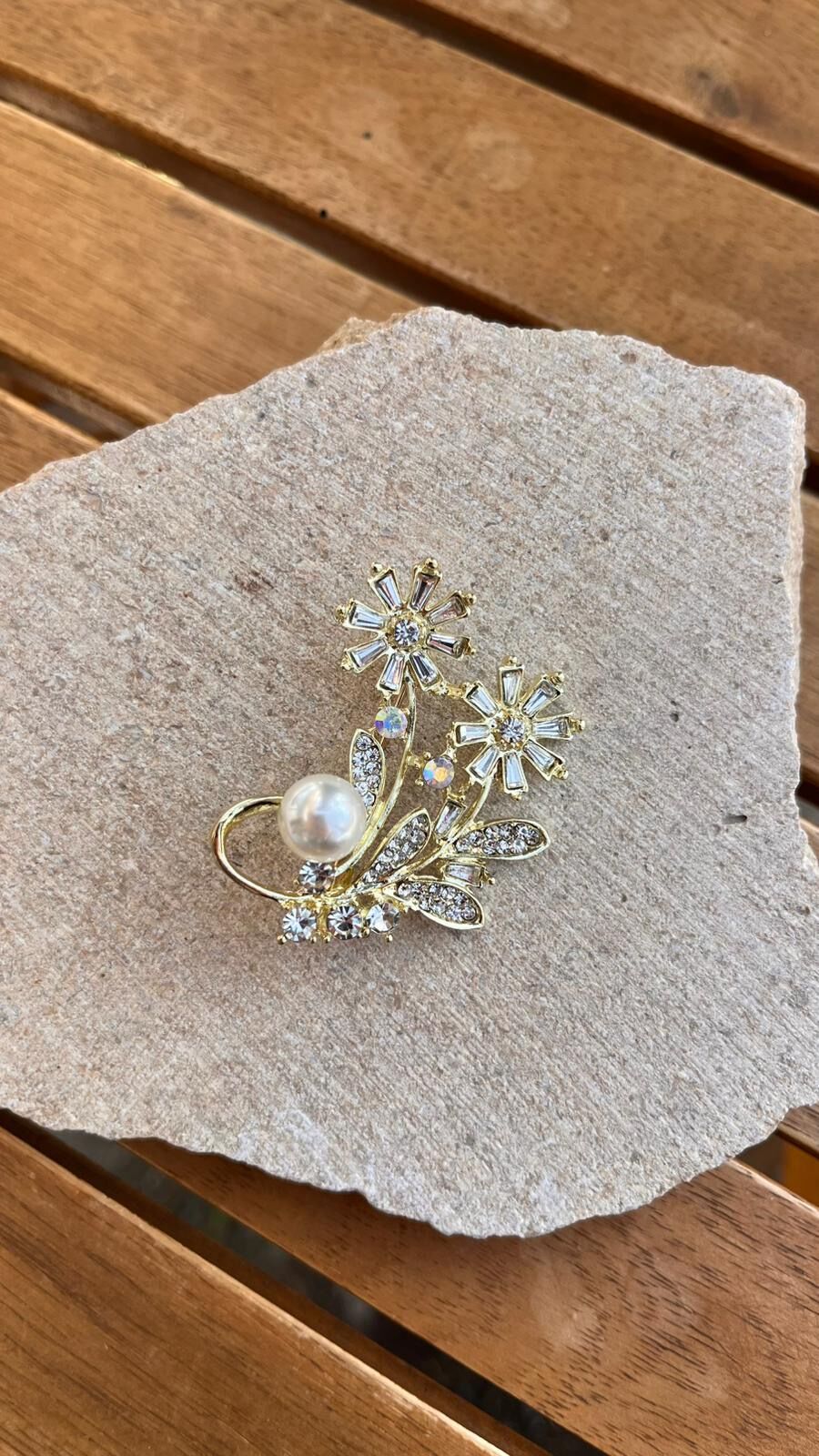 Taşlı Altın Çiçekler Broş