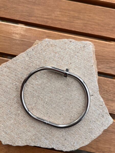 Nail Pattern Silver Bangle