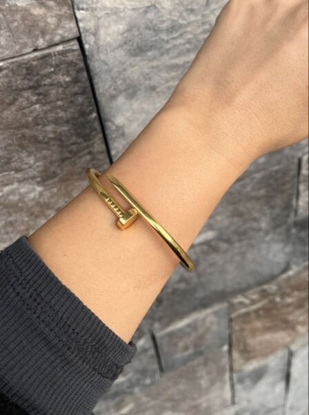 Çivi Desen Altın Kelepçe