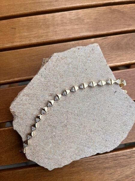 14K Taşlı Üçgen Bileklik