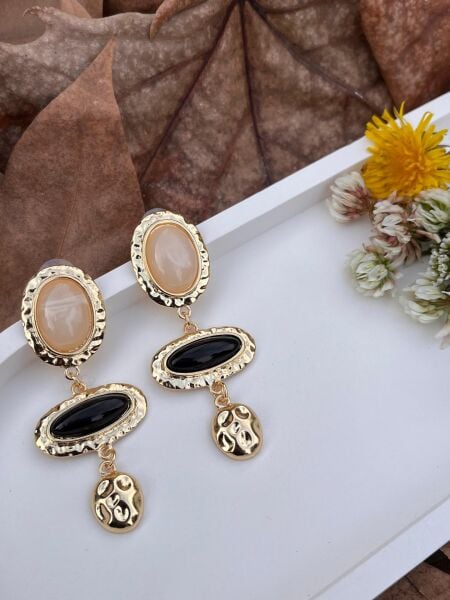 Krem Siyah Taşlı Sarkıt Küpe