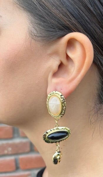 Krem Siyah Taşlı Sarkıt Küpe