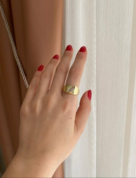 Oval Taşlı Gold Yüzük