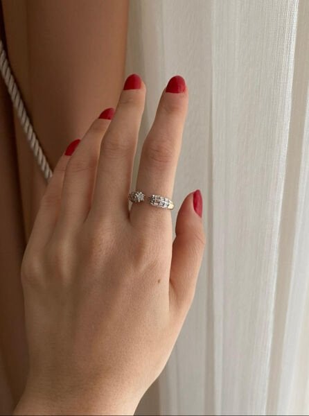 Taş İşlemeli Gold Yüzük