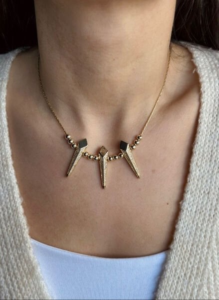 Üç Mızrak Uçlu Kolye