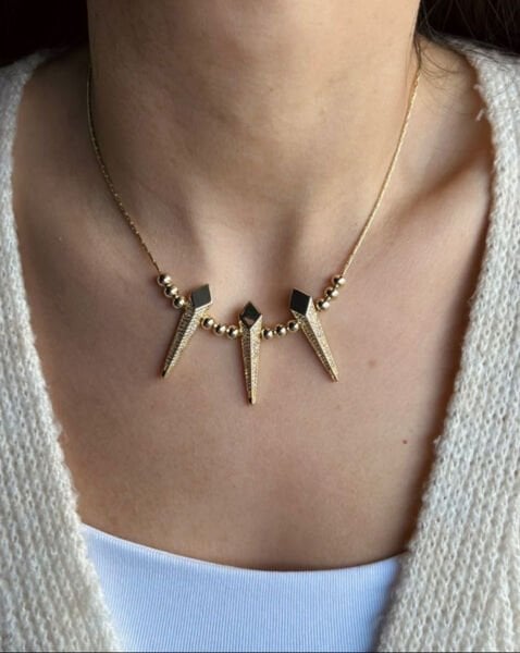 Üç Mızrak Uçlu Kolye